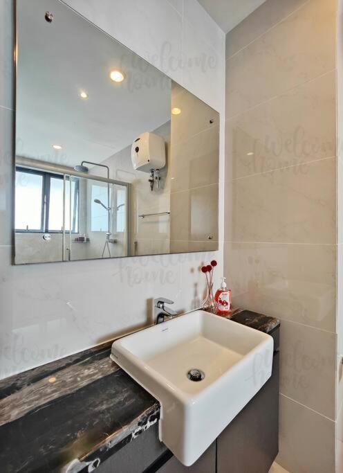 Bay Laurel, Country Garden Danga Bay Homestay By Welcome Home Johor Bahru Buitenkant foto